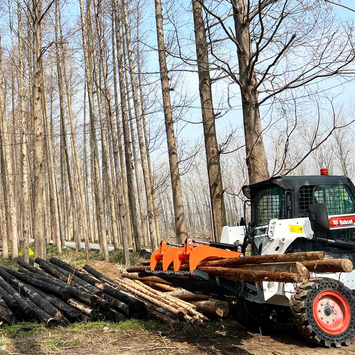 84" Skid Steer Skeleton Grapple Attachment, Universal Mount, 34" Arm Opening, 3" Tine Spacing, 2600 lb Weight Capacity, TMG-SG85