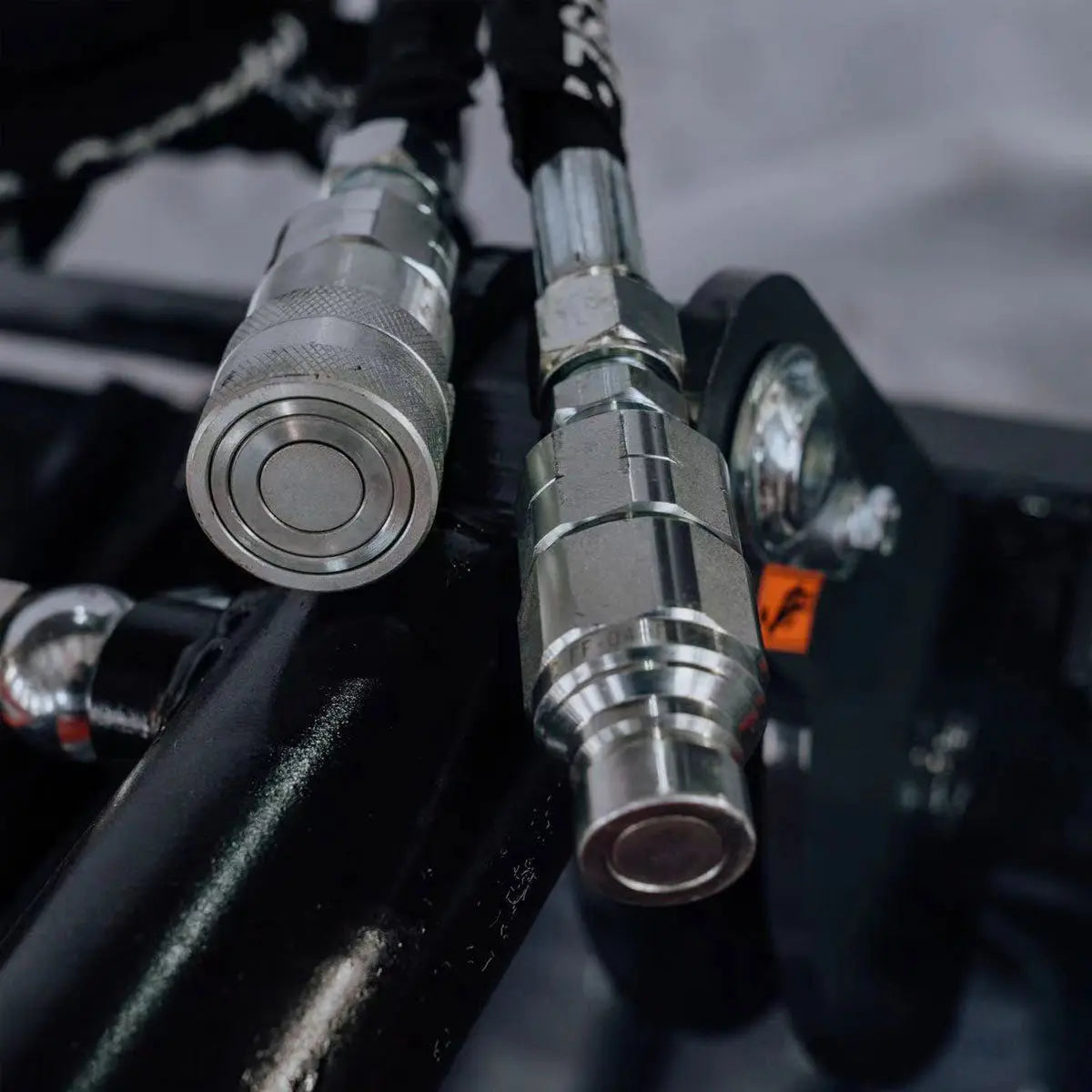 Mini Skid Steer Root Rake Grapple, 35" Working Width, 2200-lb Capacity, Toro Style Mount Plate, TMG-SRG35